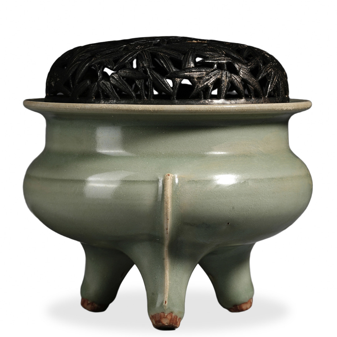Longquan Celadon Censer with Pierced Cover